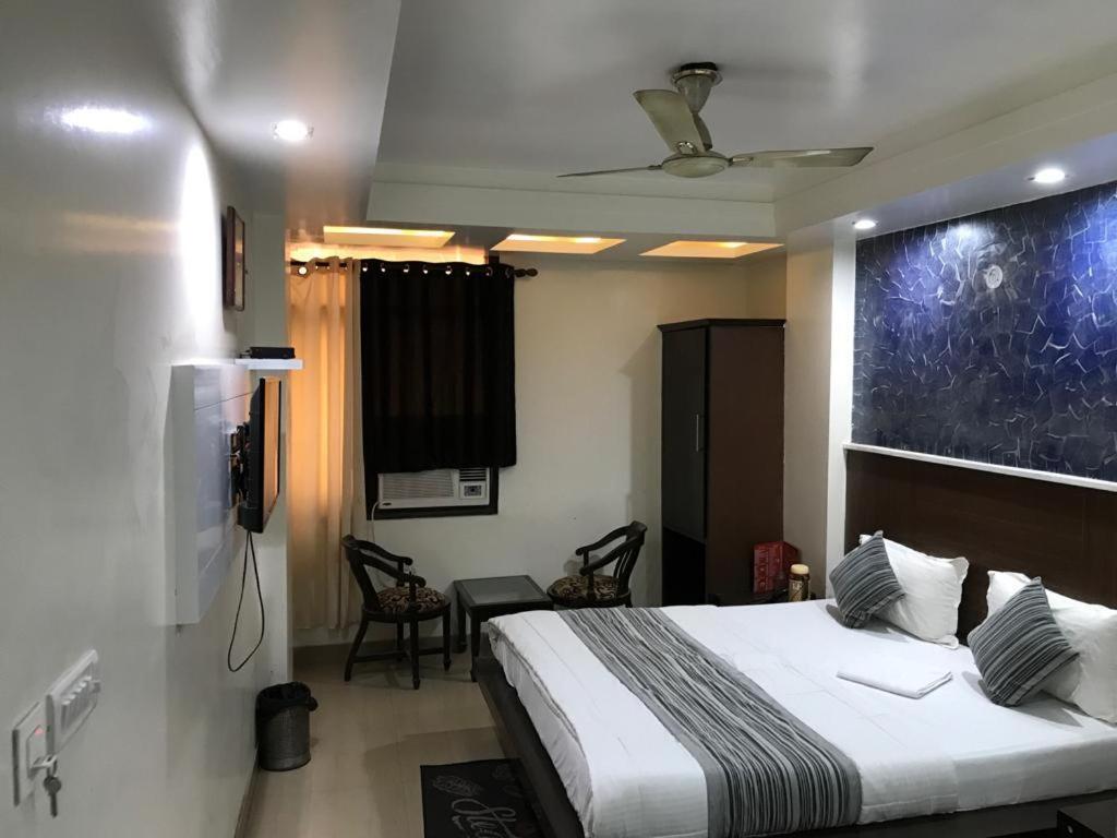 Adb Rooms Udhav Palace New Delhi Exterior photo