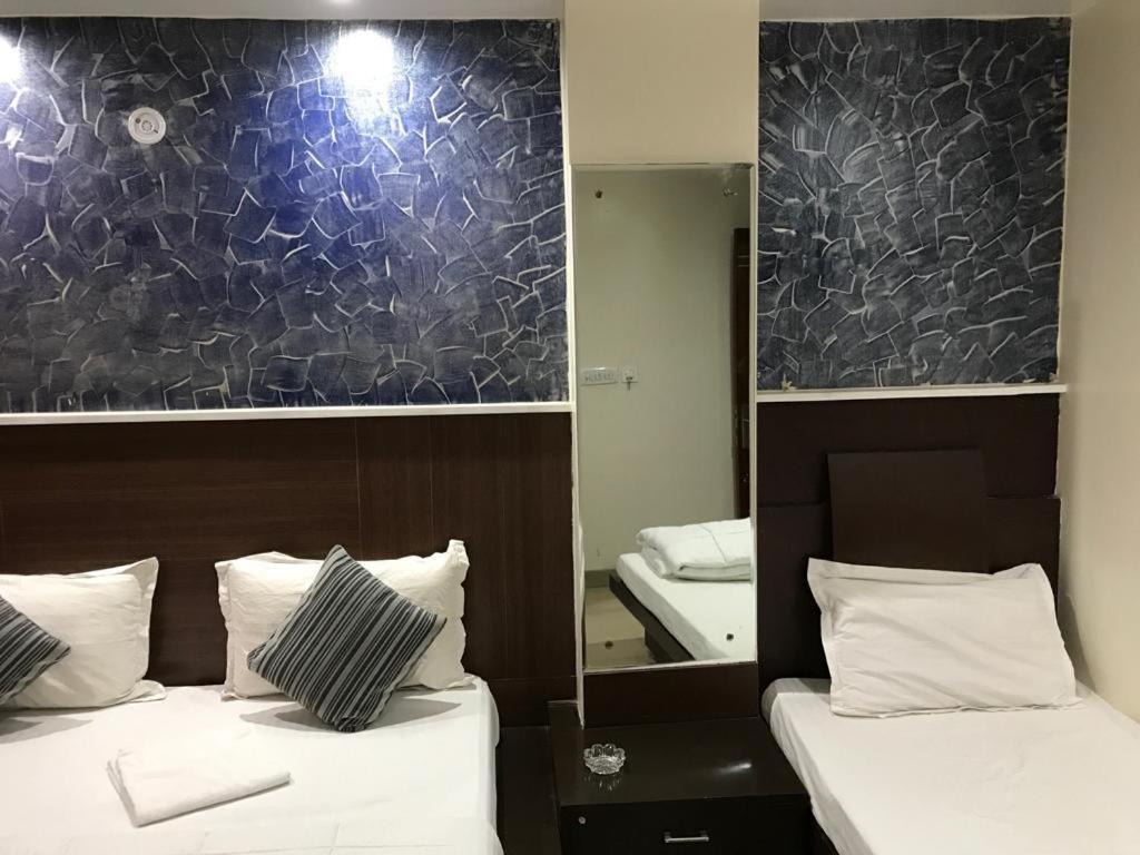 Adb Rooms Udhav Palace New Delhi Exterior photo
