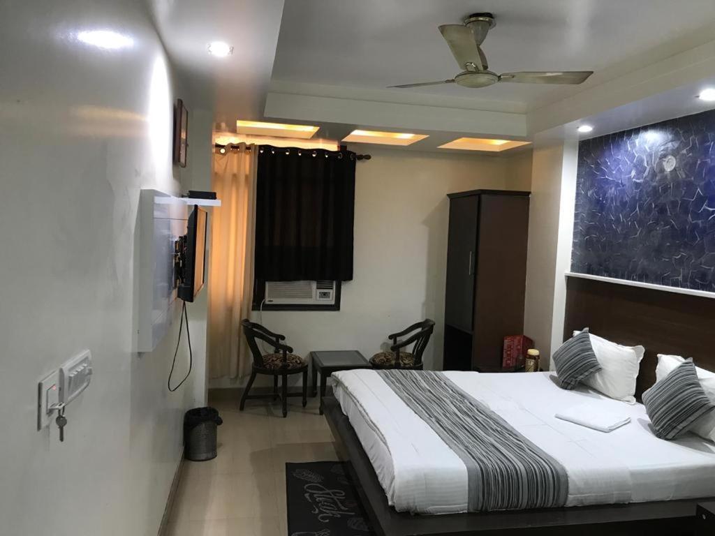 Adb Rooms Udhav Palace New Delhi Exterior photo